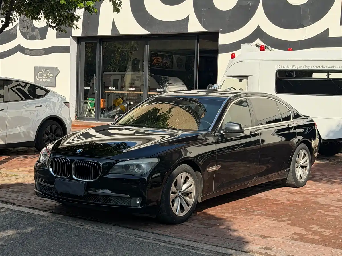 BMW 7 Series 2009 730Li Leading