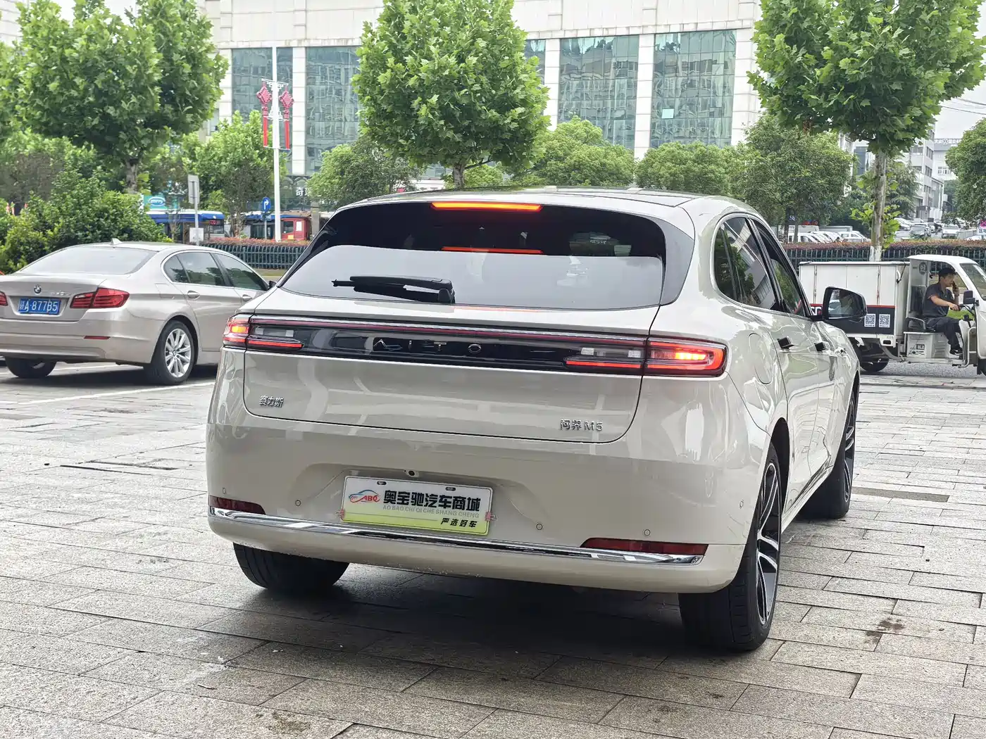 AITO Wenjie AITO M5 2025 Extended Range Ultra AWD фото 4