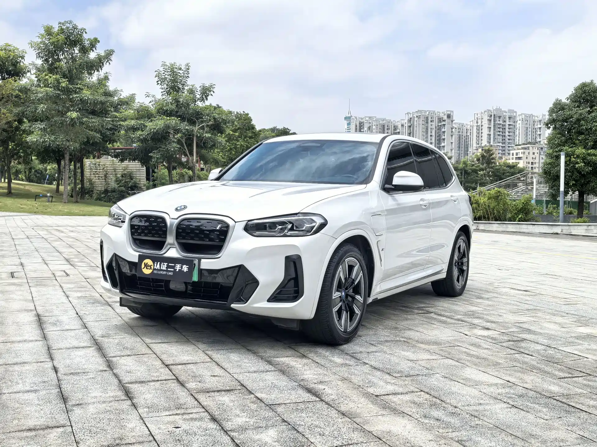 Фото 1 - BMW iX3