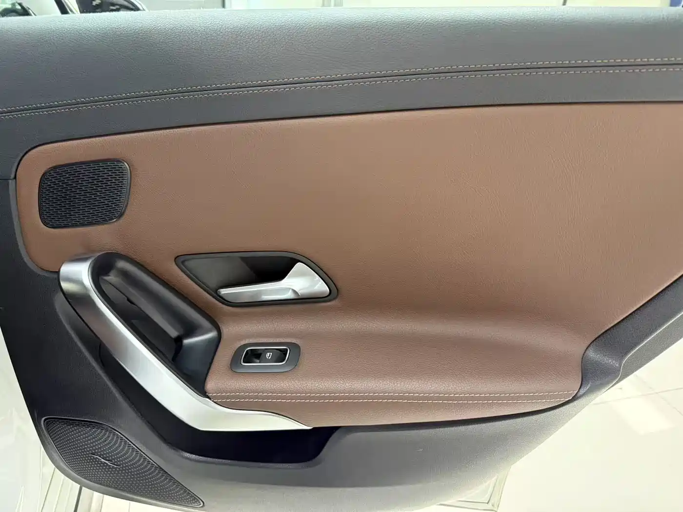 Mercedes-Benz A-Class 2019 Facelift A 200 L Sports Sedan фото 22