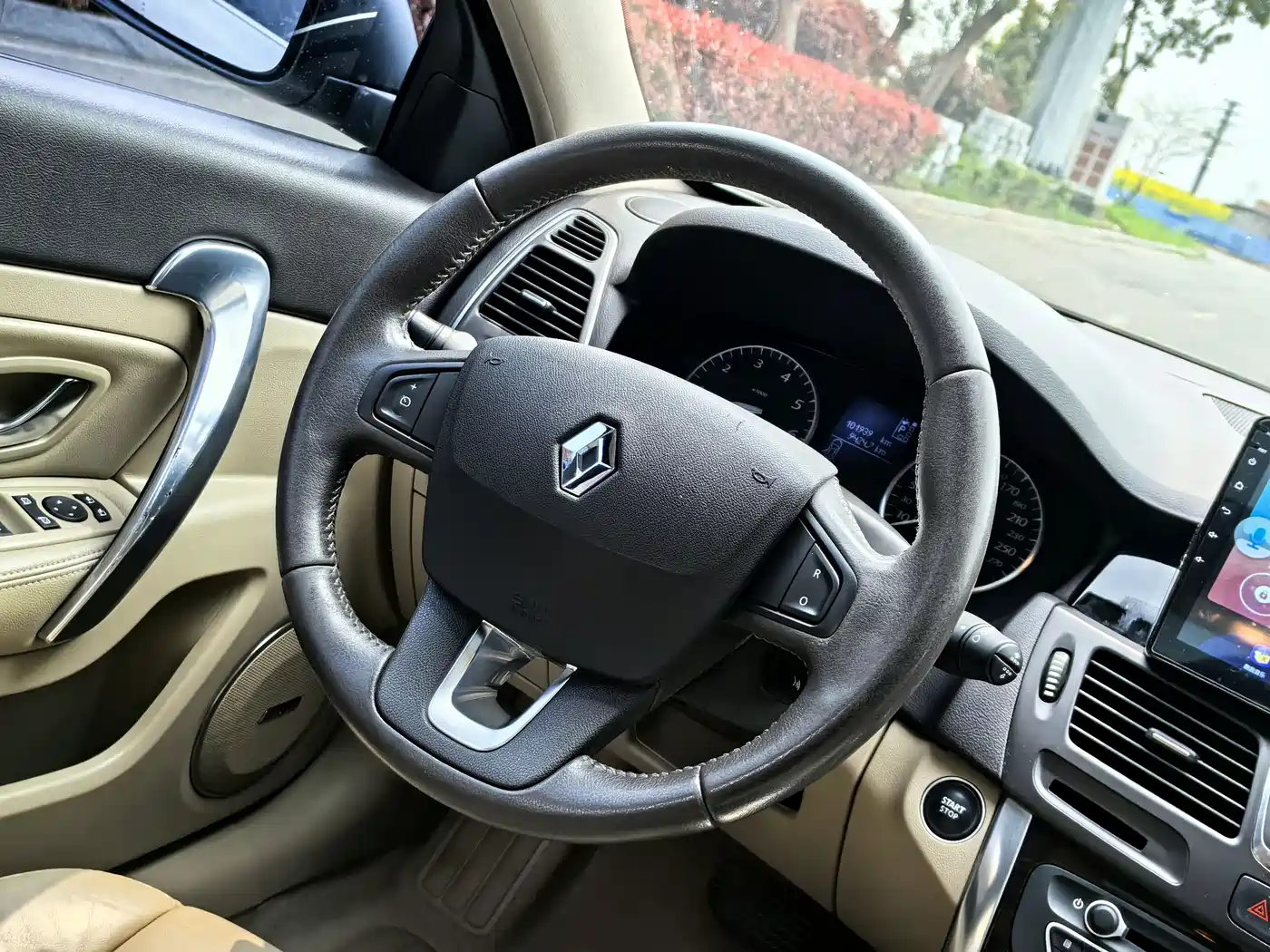 Renault Latitude 2011 2.5L Automatic Flagship Navigation Edition фото 10