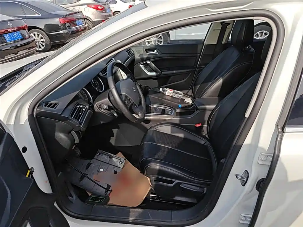Peugeot 408 2016 1.6T Automatic Luxury Edition фото 16