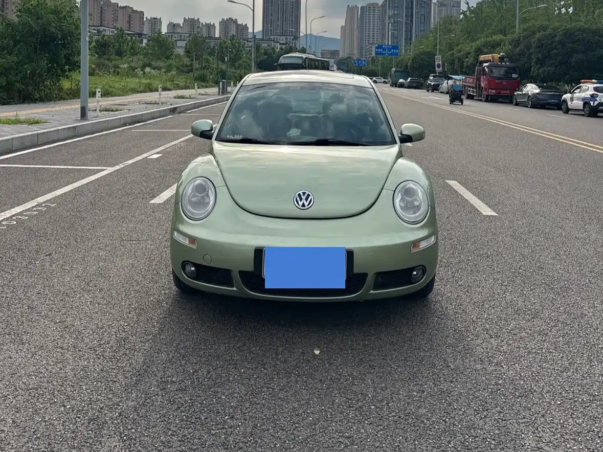 Volkswagen Beetle 2010 Model 2.0 BlackOrange Luxury Edition фото 2
