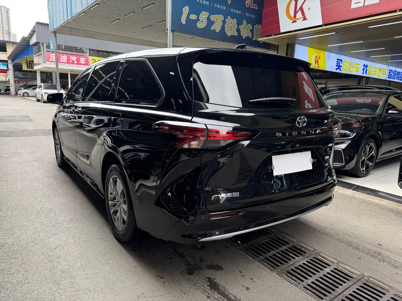 Toyota Sienna 2024 2.5L Hybrid Luxury Edition фото 4