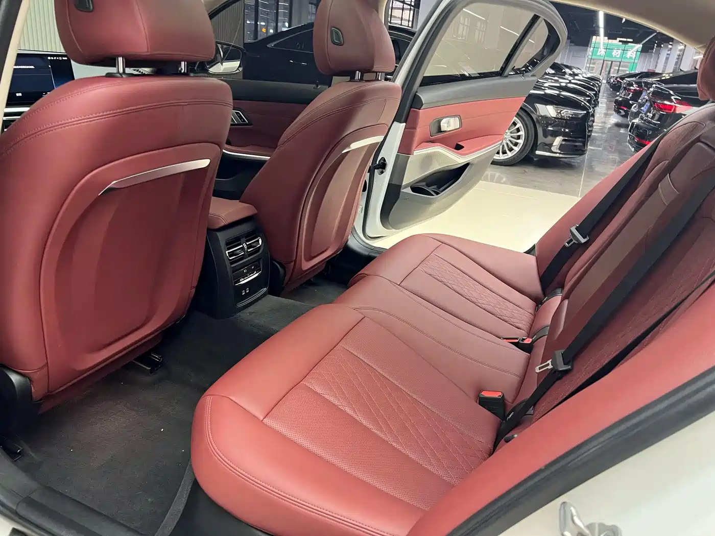 BMW 3 Series 2023 325Li M Sport Package фото 15