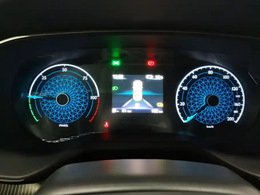 Hongqi E-QM5 2026 2025 610km PLUS