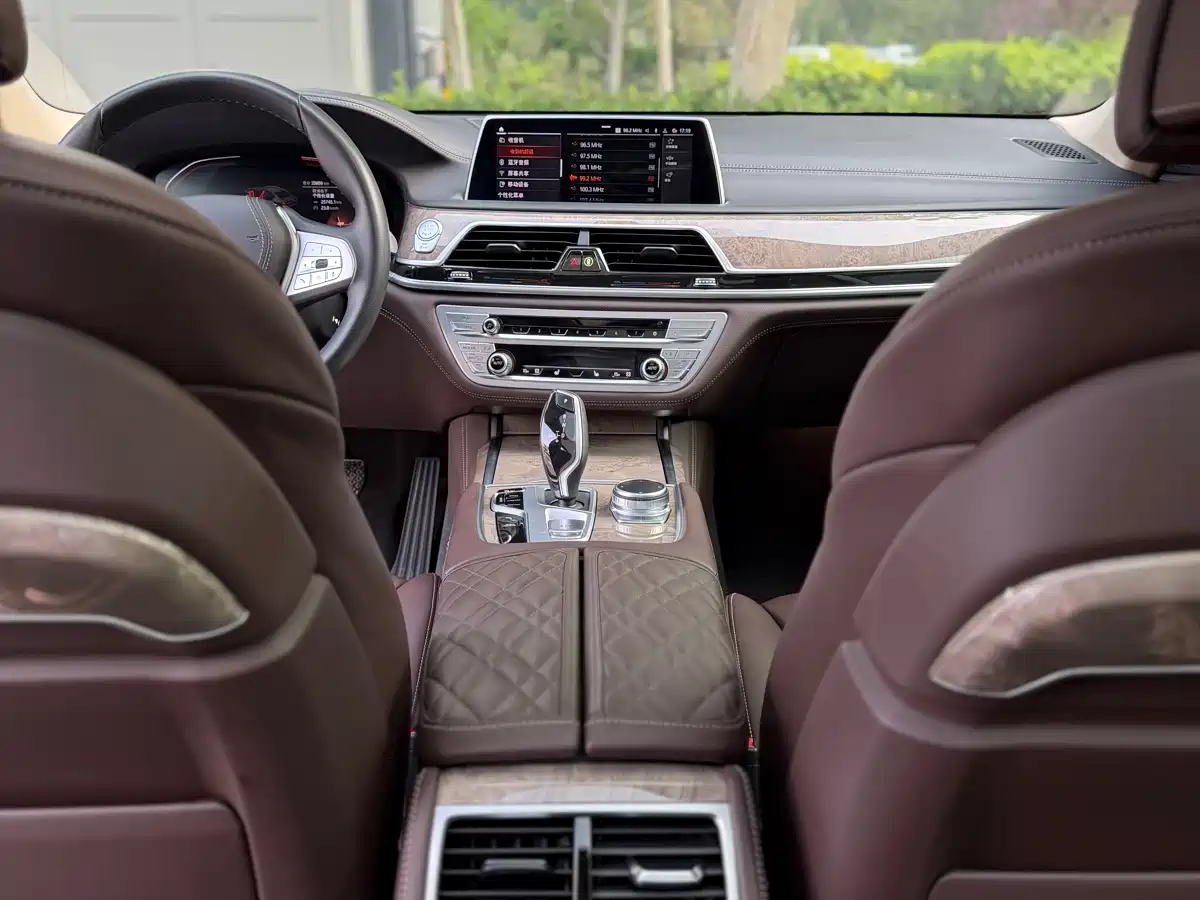 BMW 7 Series 2021 Model 740Li Leading Luxury Package фото 18