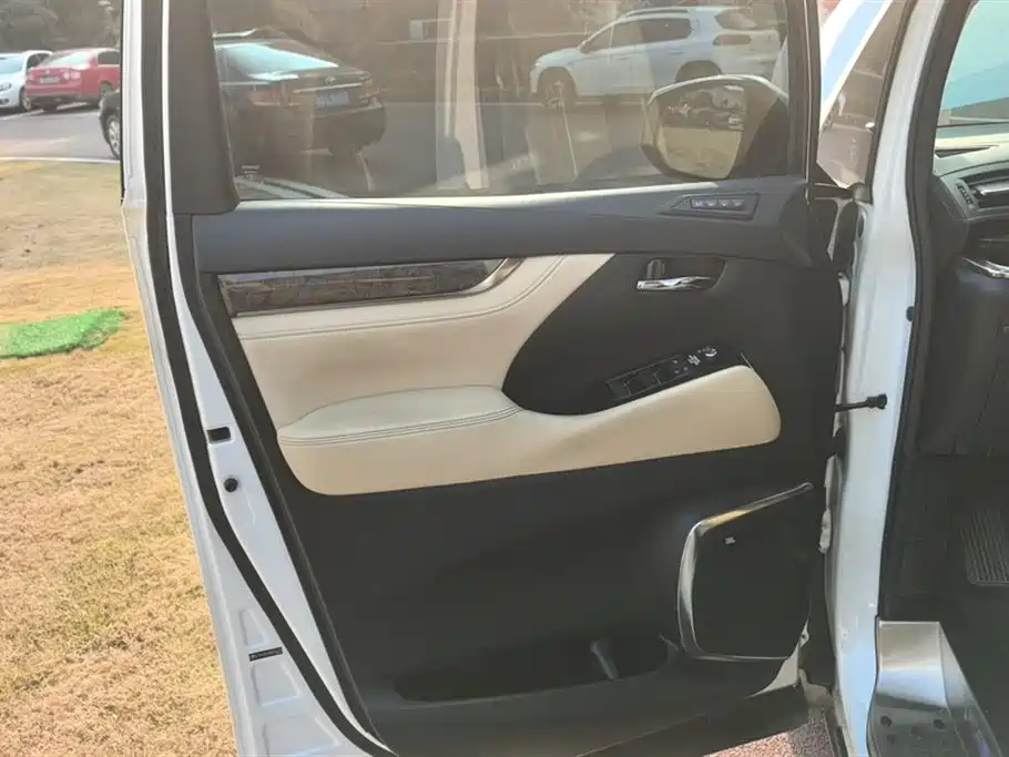 Toyota Vellfire 2021 Crown Hybrid 2.5L HV Supreme Edition фото 7