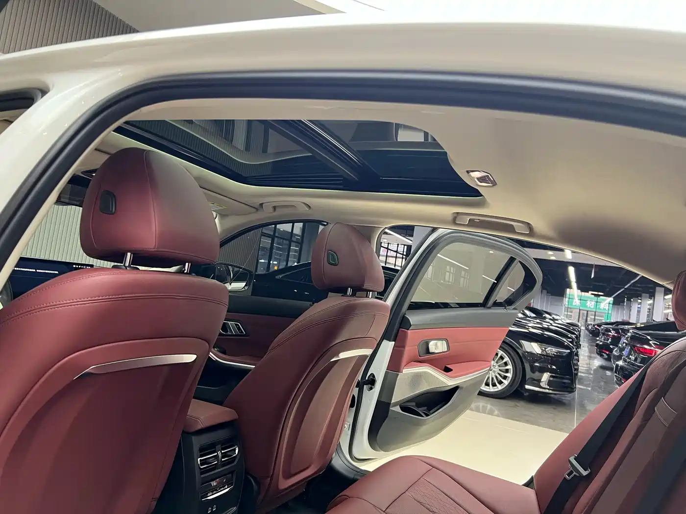 BMW 3 Series 2023 325Li M Sport Package фото 17