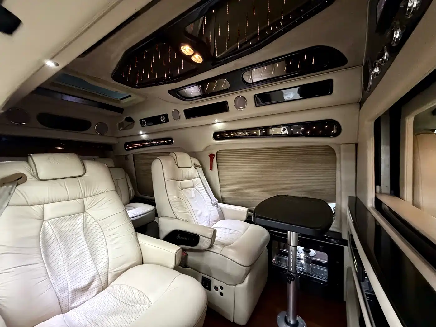GMC Savana 2013 6.0L Luxury Privacy Screen 7-Seater фото 25