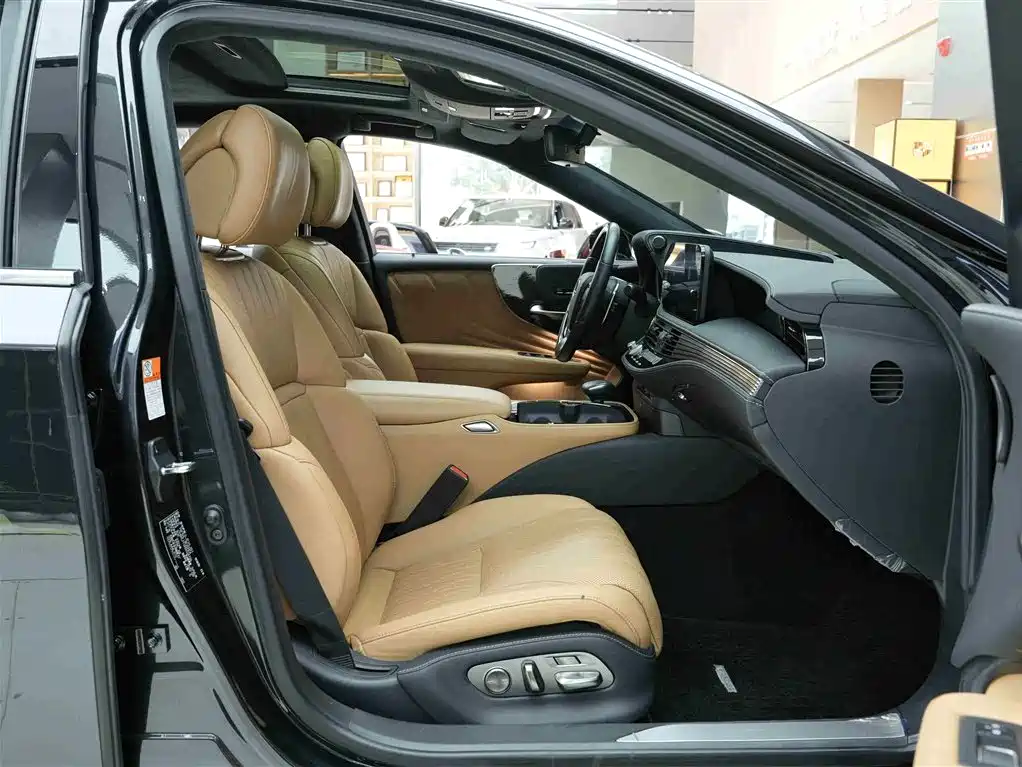 Lexus LS 2021 500h Luxury Edition фото 12