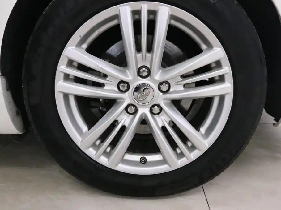 Infiniti G Series 2011 2010 Model G25 Sedan Luxury Sport Edition