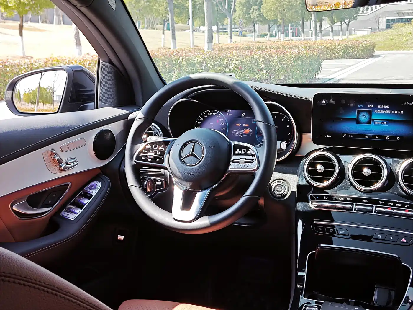 Mercedes-Benz GLC Coupe 2023 Model GLC 260 4MATIC Coupe SUV фото 8