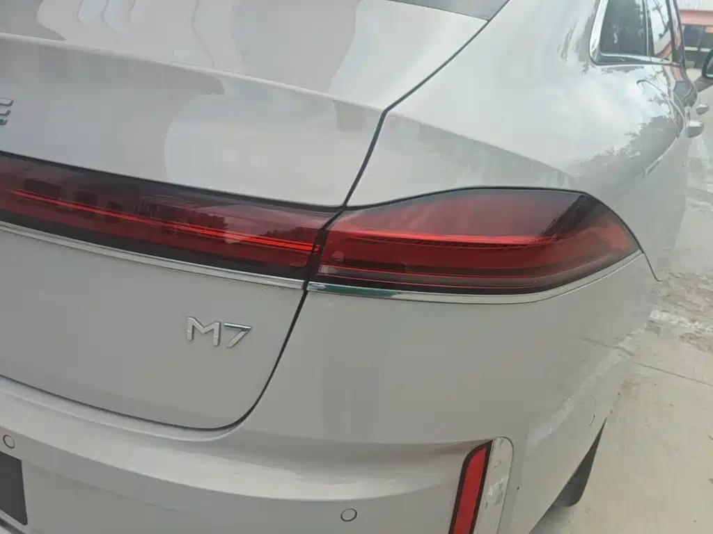 Roewe M7 DMH 2025 2025 Base