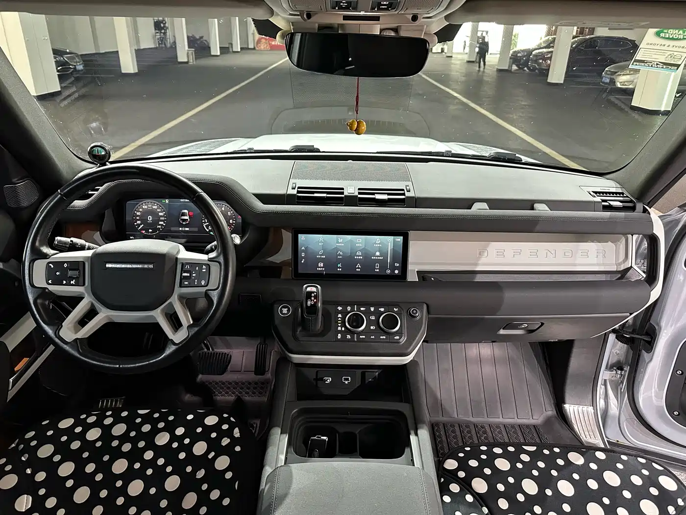Land Rover Defender 2023 Model 90 3.0T P400 XS фото 9