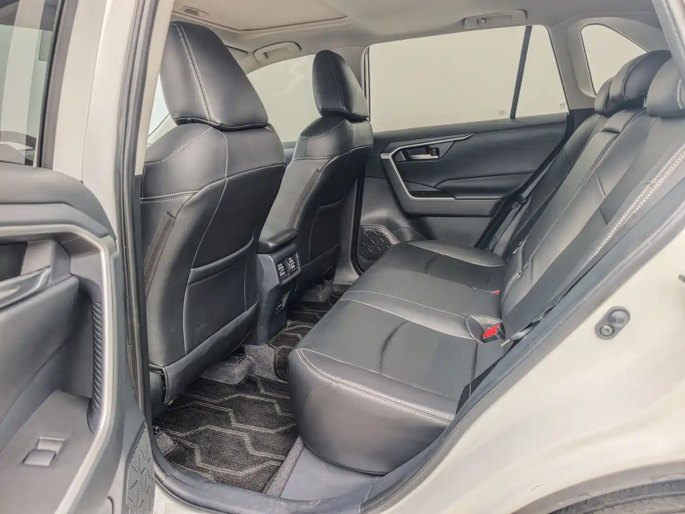 Toyota RAV4 Rongfang 2024 2.0L CVT FWD Style Edition фото 12