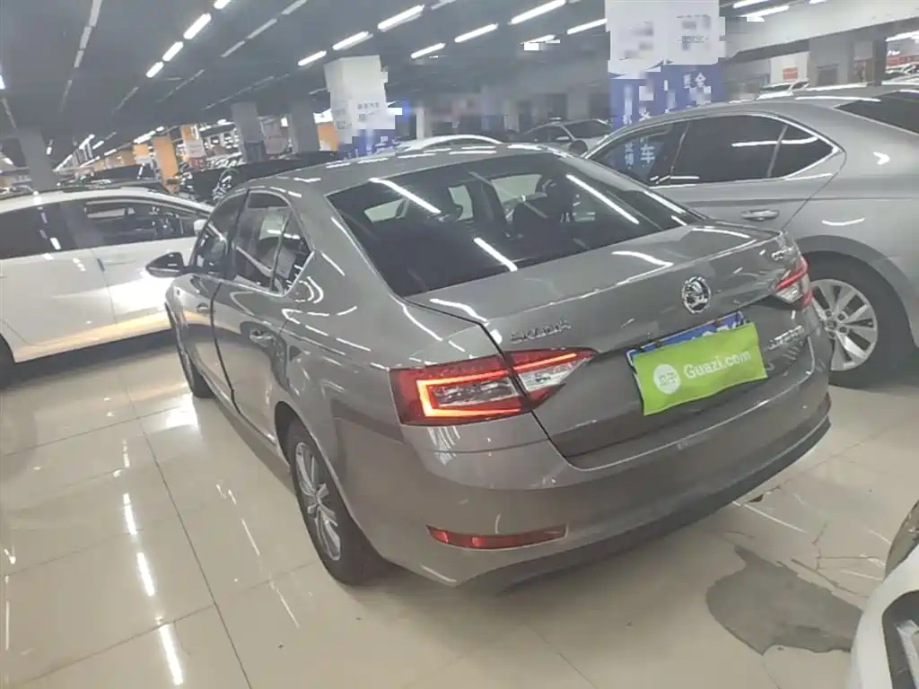 Škoda Octavia 2018 1.6L Automatic Comfort фото 5