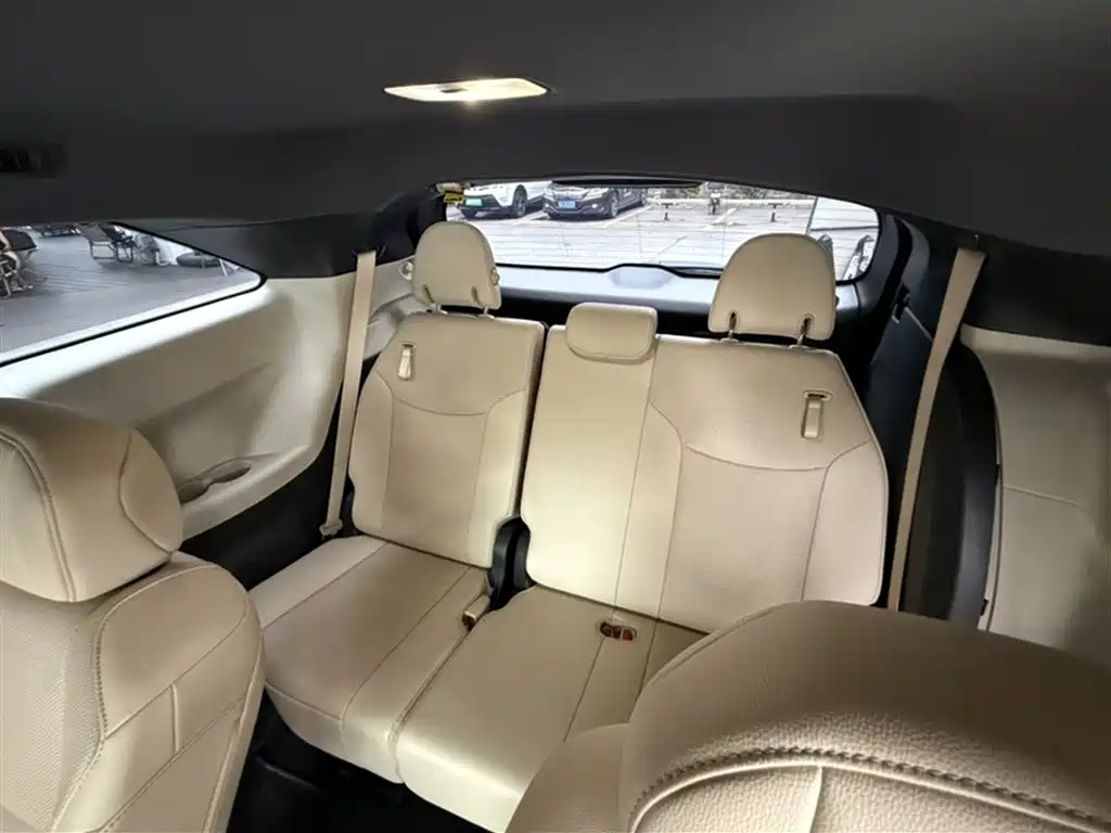 Toyota Sienna 2023 2.5L Hybrid Premium Edition фото 16