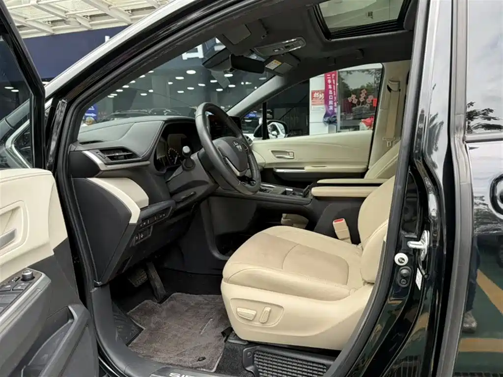 Toyota Sienna 2023 2.5L Hybrid Premium Edition фото 15