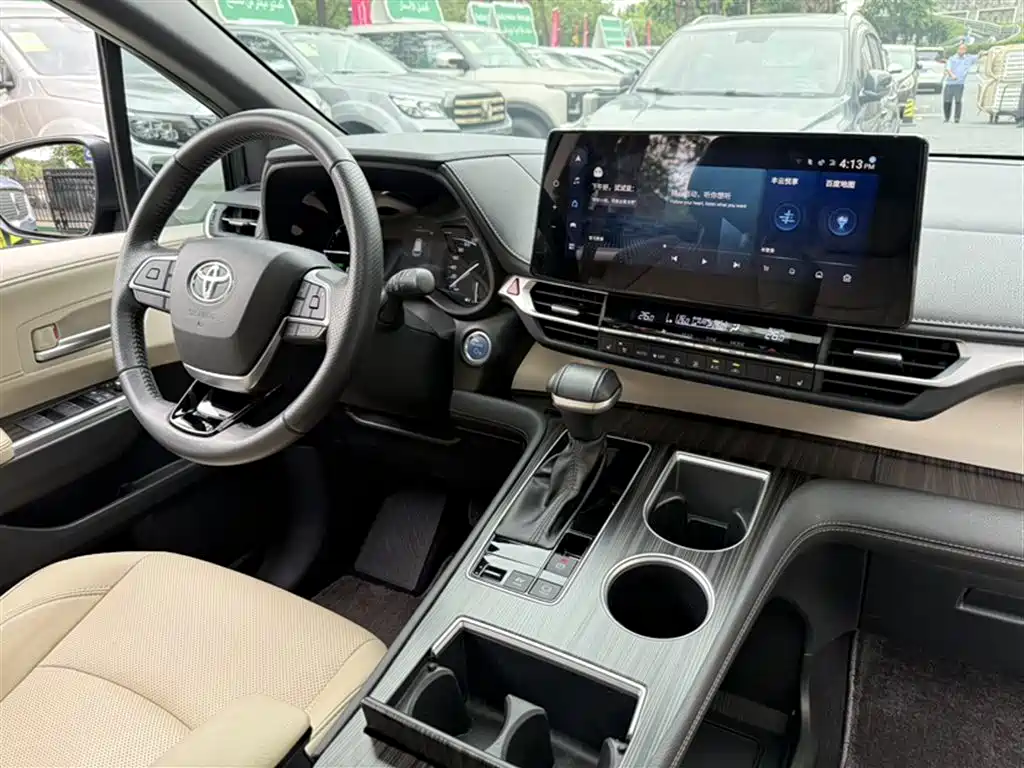 Toyota Sienna 2023 2.5L Hybrid Premium Edition фото 11