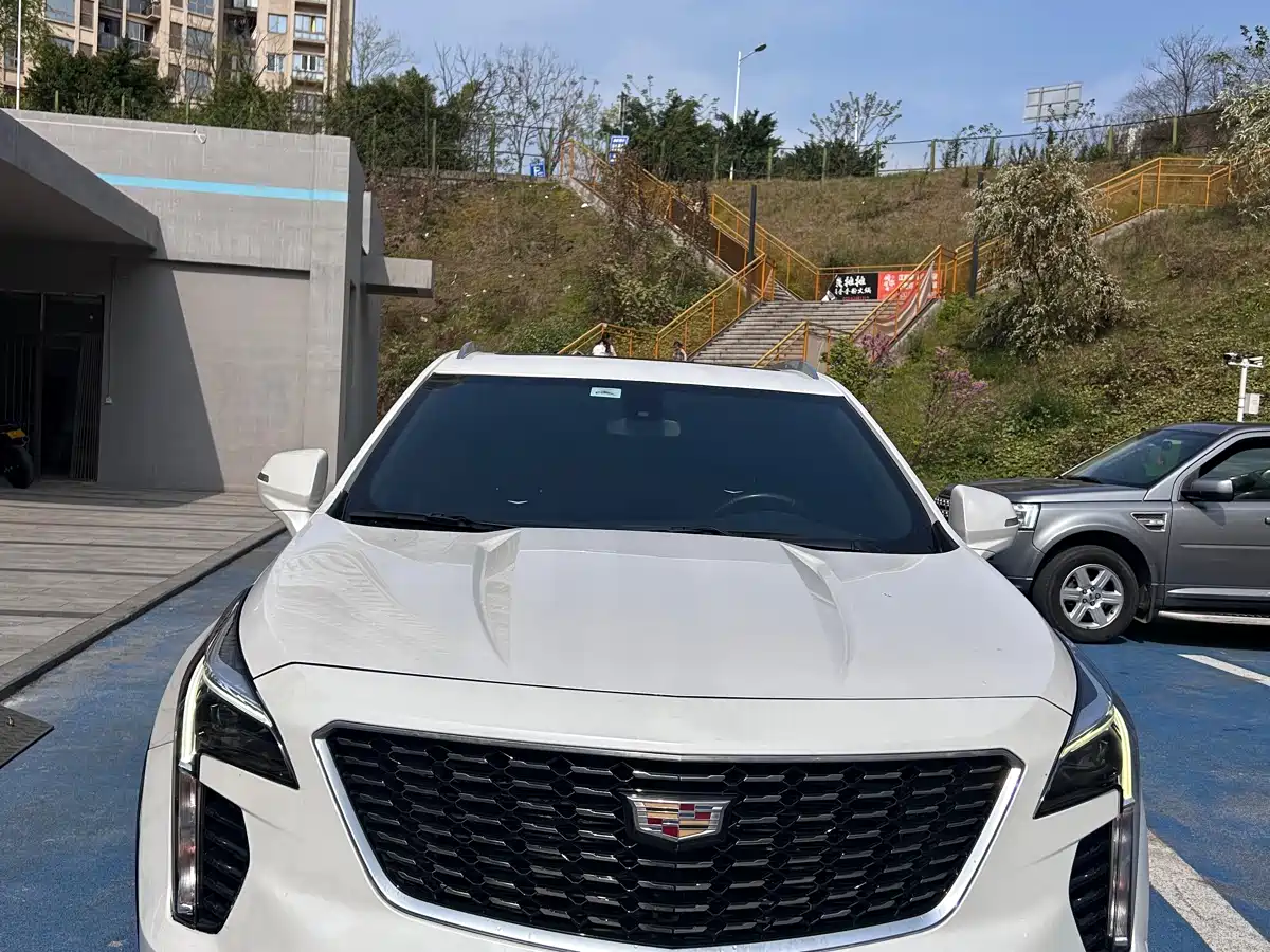 CADILLAC XT4