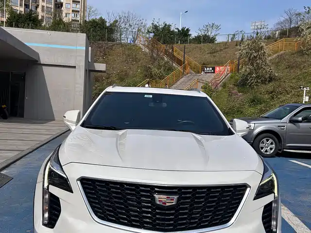 CADILLAC XT4