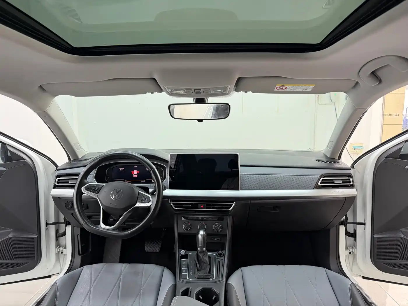 Volkswagen Lavida 2023 1.5L Auto Five Million Edition фото 6