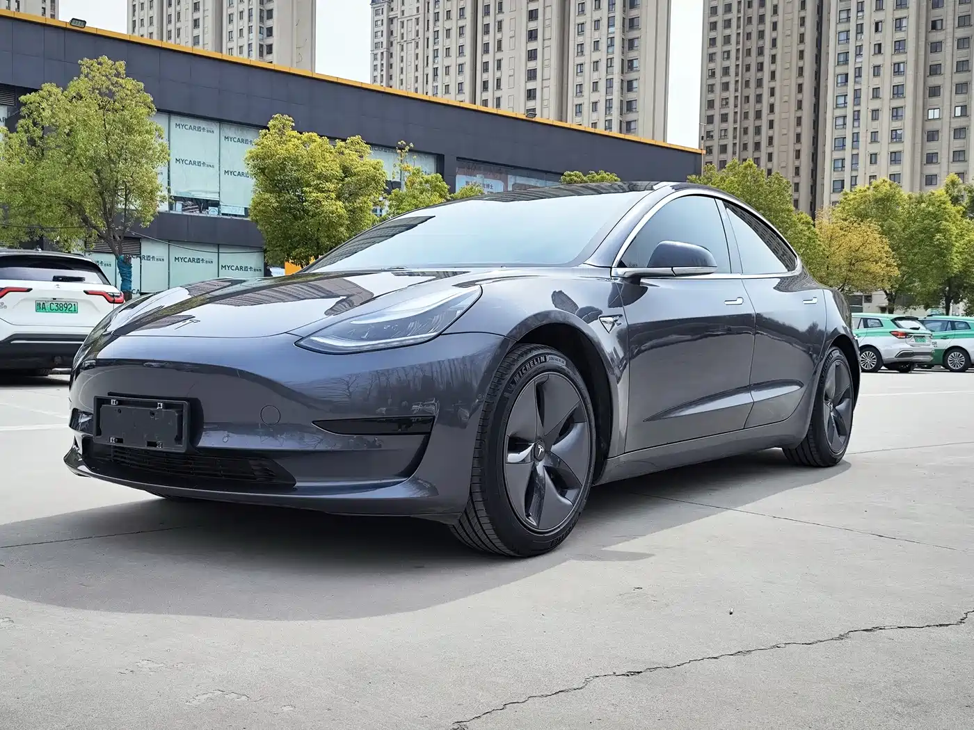 TESLA MODEL 3