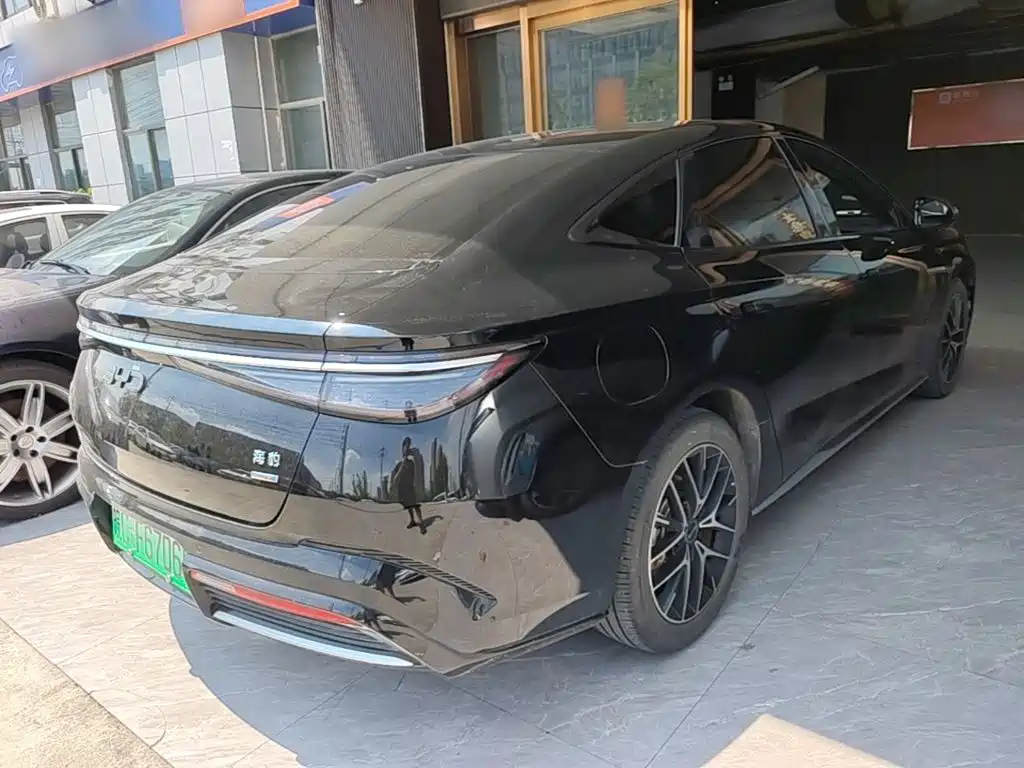 BYD Seal 2024 2024 Glory Edition DM-i 1.5L 121km Luxury