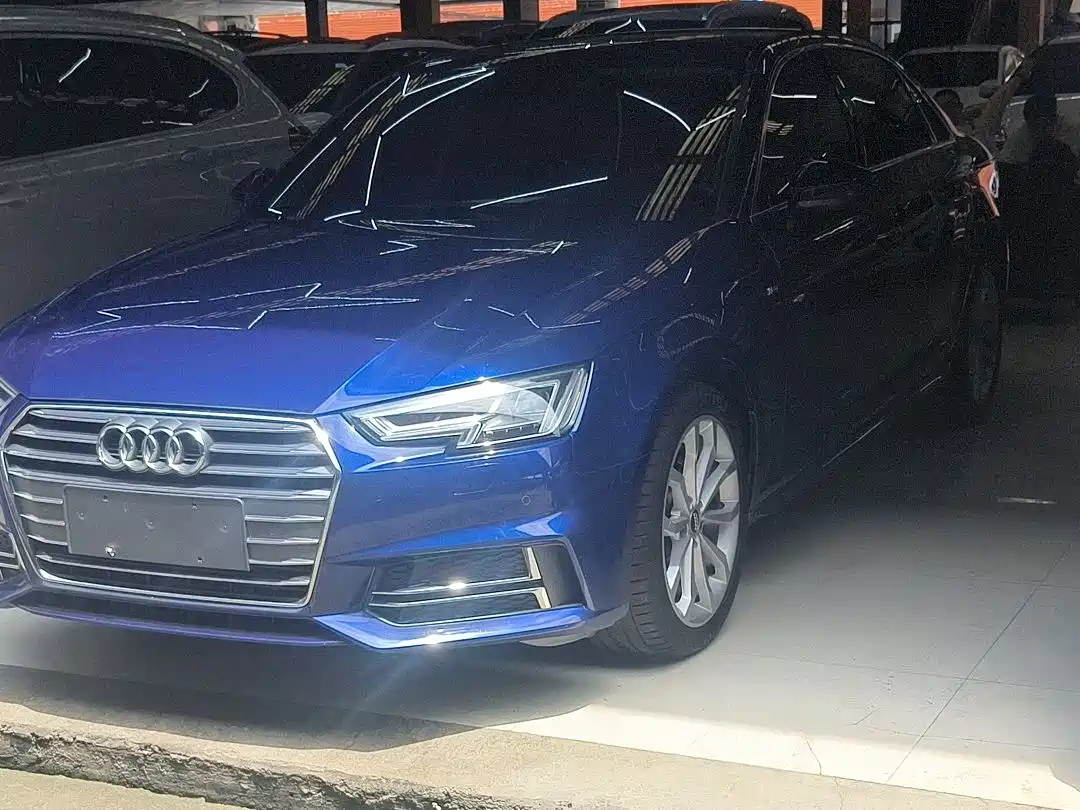 Audi A4L 2018 30th Anniversary 40 TFSI Fashion