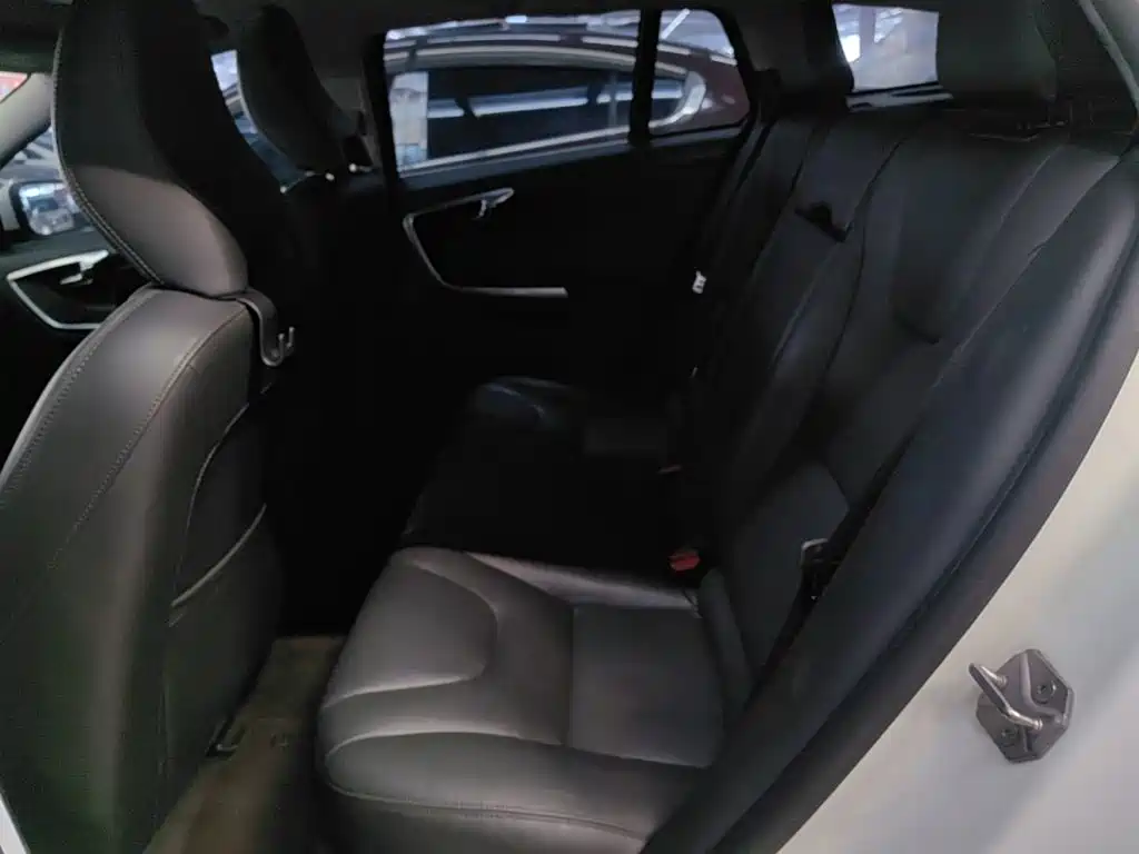 Volvo V60 2015 2015 T5 Momentum