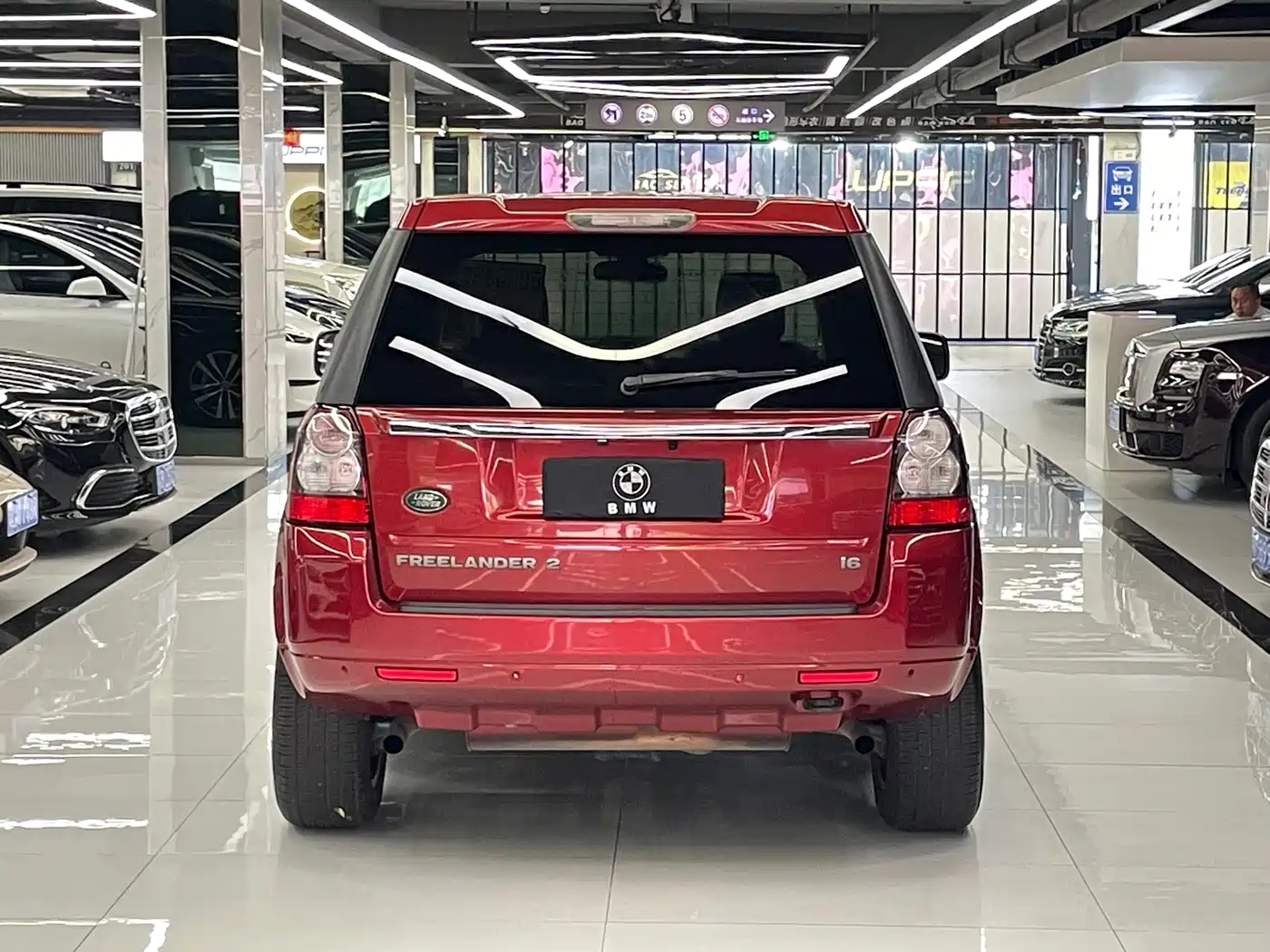 Land Rover Freelander 2 2011 3.2L China Red Limited Edition фото 5