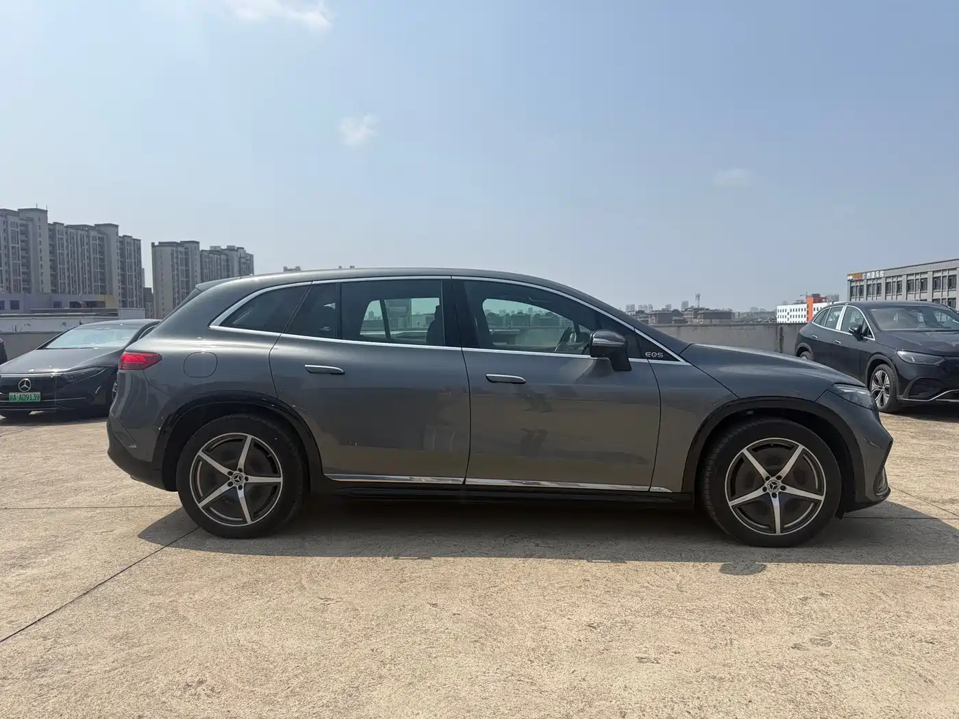 MERCEDES-BENZ EQS SUV