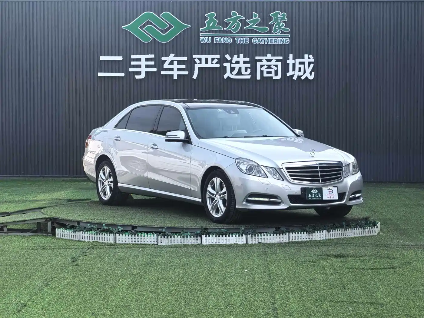 Mercedes-Benz E-Class 2012 E 300 L Fashion фото 3