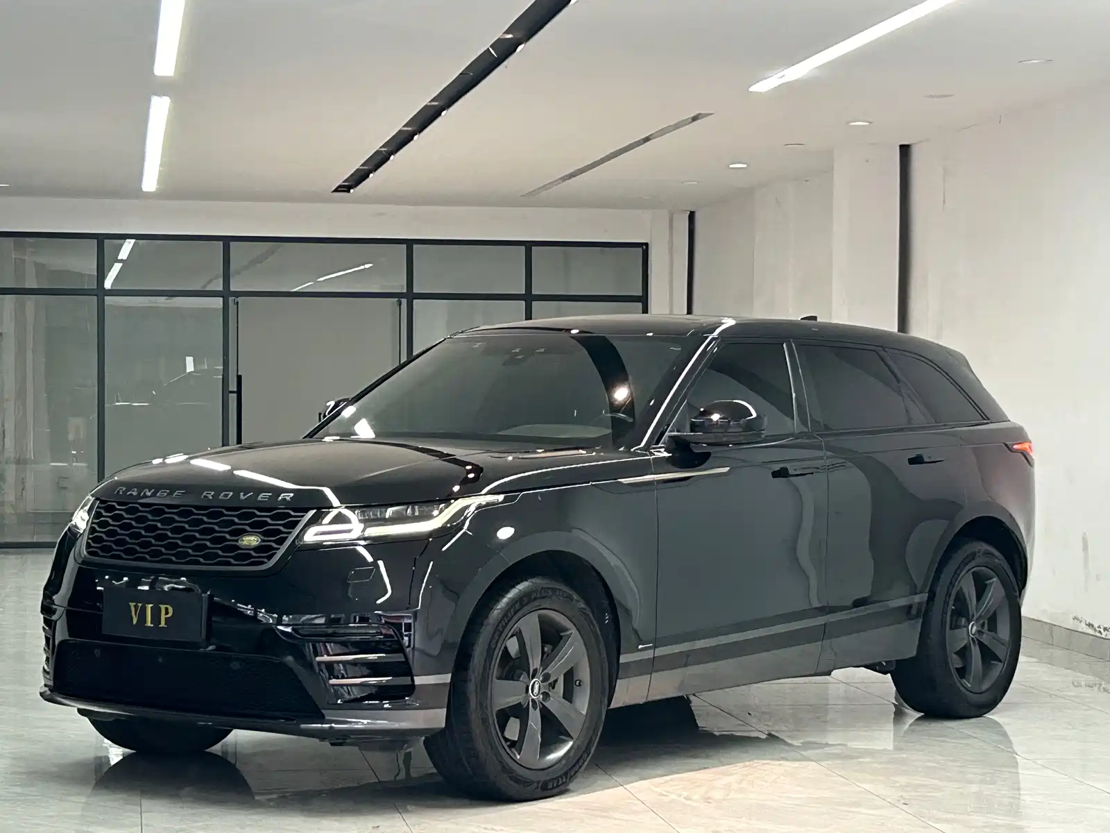 Фото 1 - Land Rover Range Rover Velar