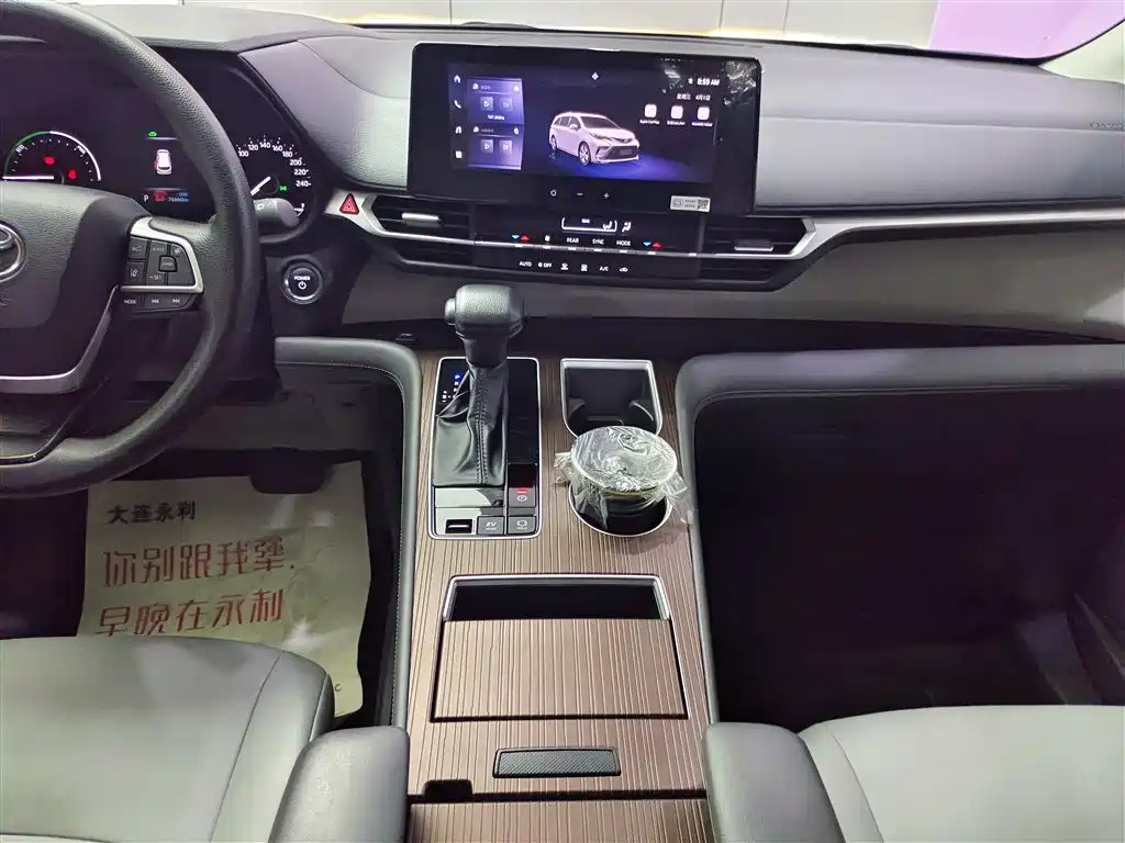 Toyota Granvia 2024 2.5L Hybrid Comfort фото 13