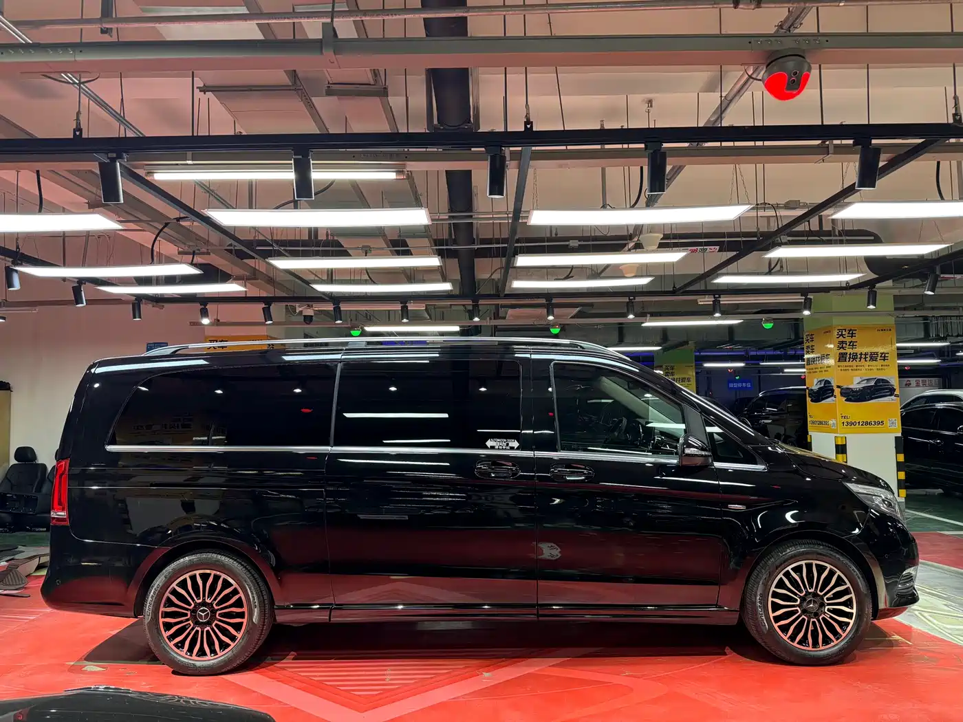 Mercedes-Benz V-Class 2017 Model V 260 L Premium Extended Edition фото 4