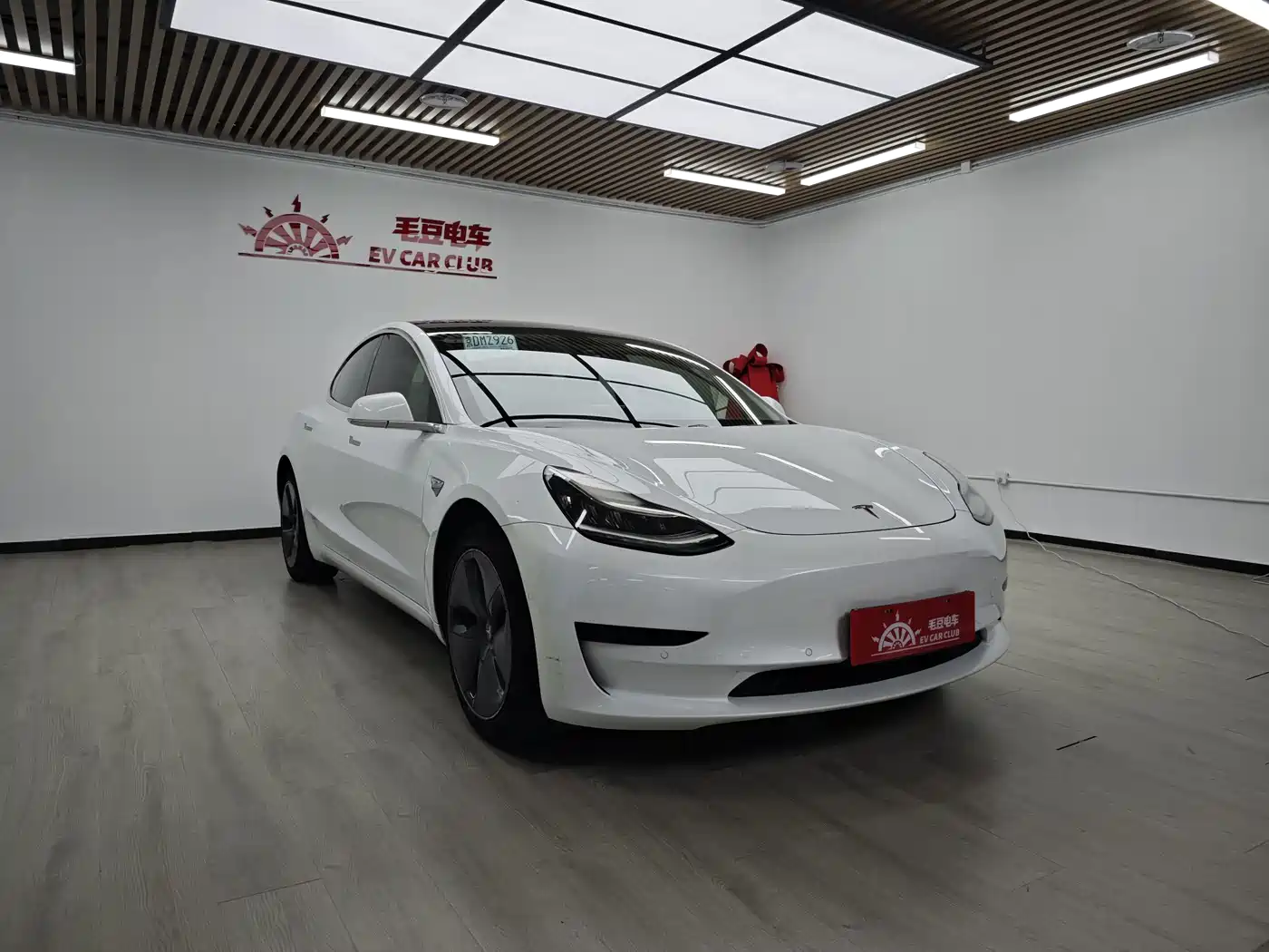 Фото 2 - Tesla Model 3