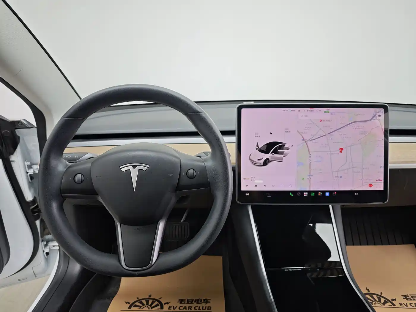 Фото 12 - Tesla Model 3