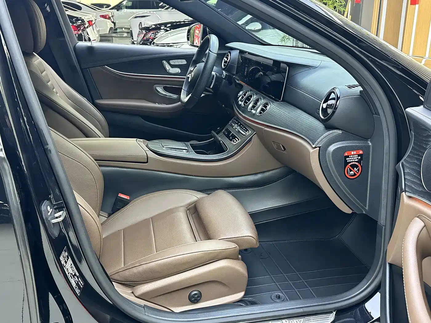 Mercedes-Benz E-Class New Energy 2022 Facelift E 350 e L Plug-in Hybrid Sport Sedan фото 12