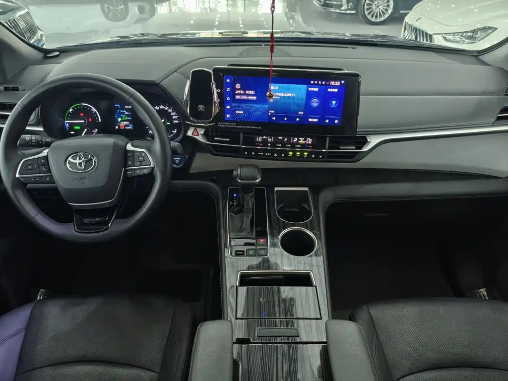 Toyota Granvia 2024 2023 2.5L Hybrid VIP Edition
