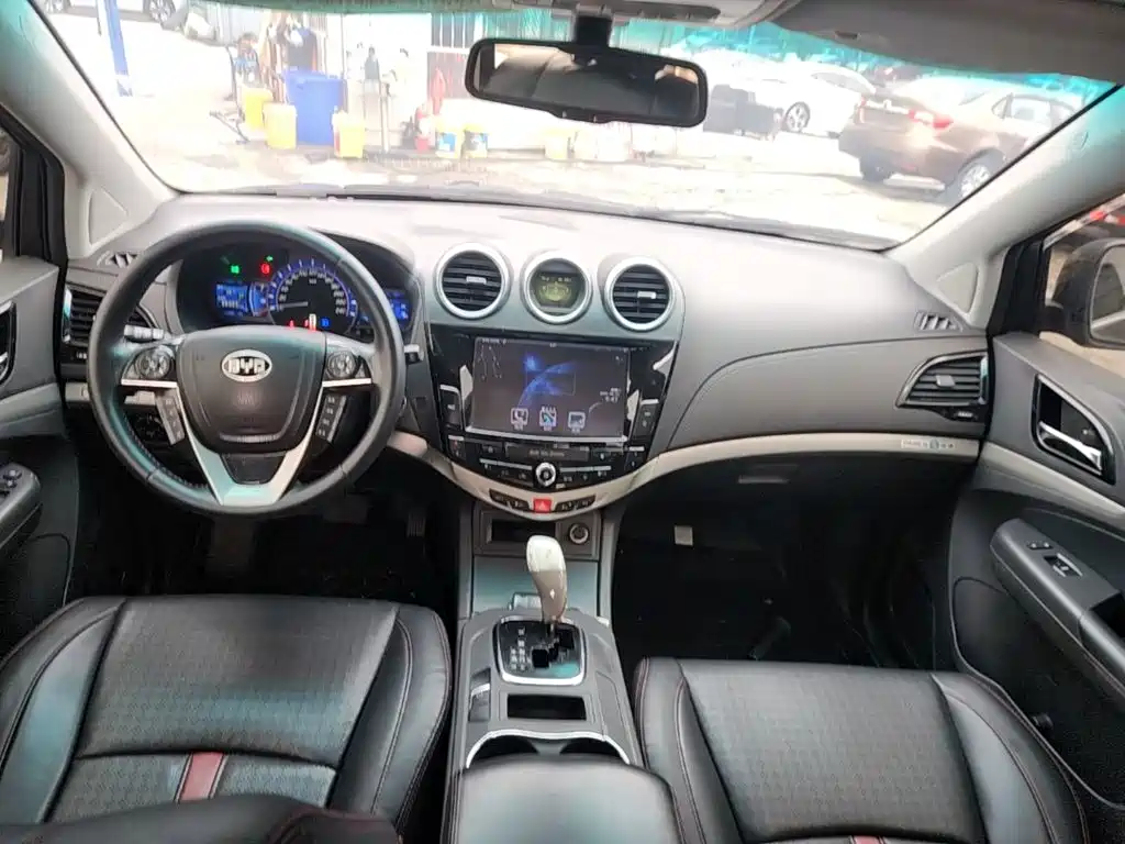 BYD S7 2015 2015 2.0T Automatic Premium