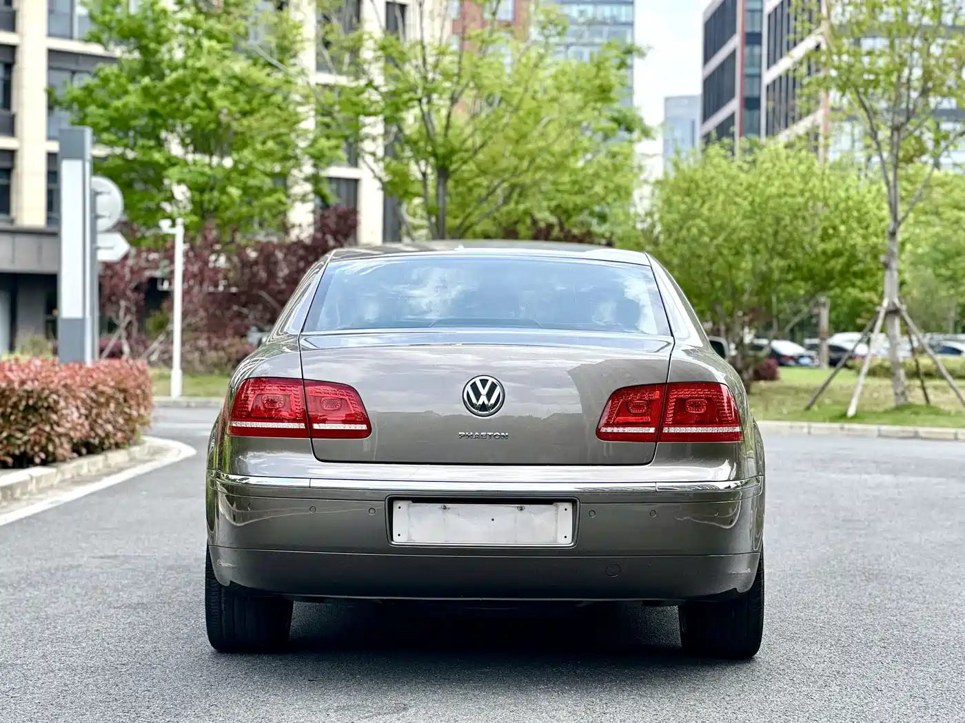 Volkswagen Phaeton 2012 3.6L Premium Custom фото 18