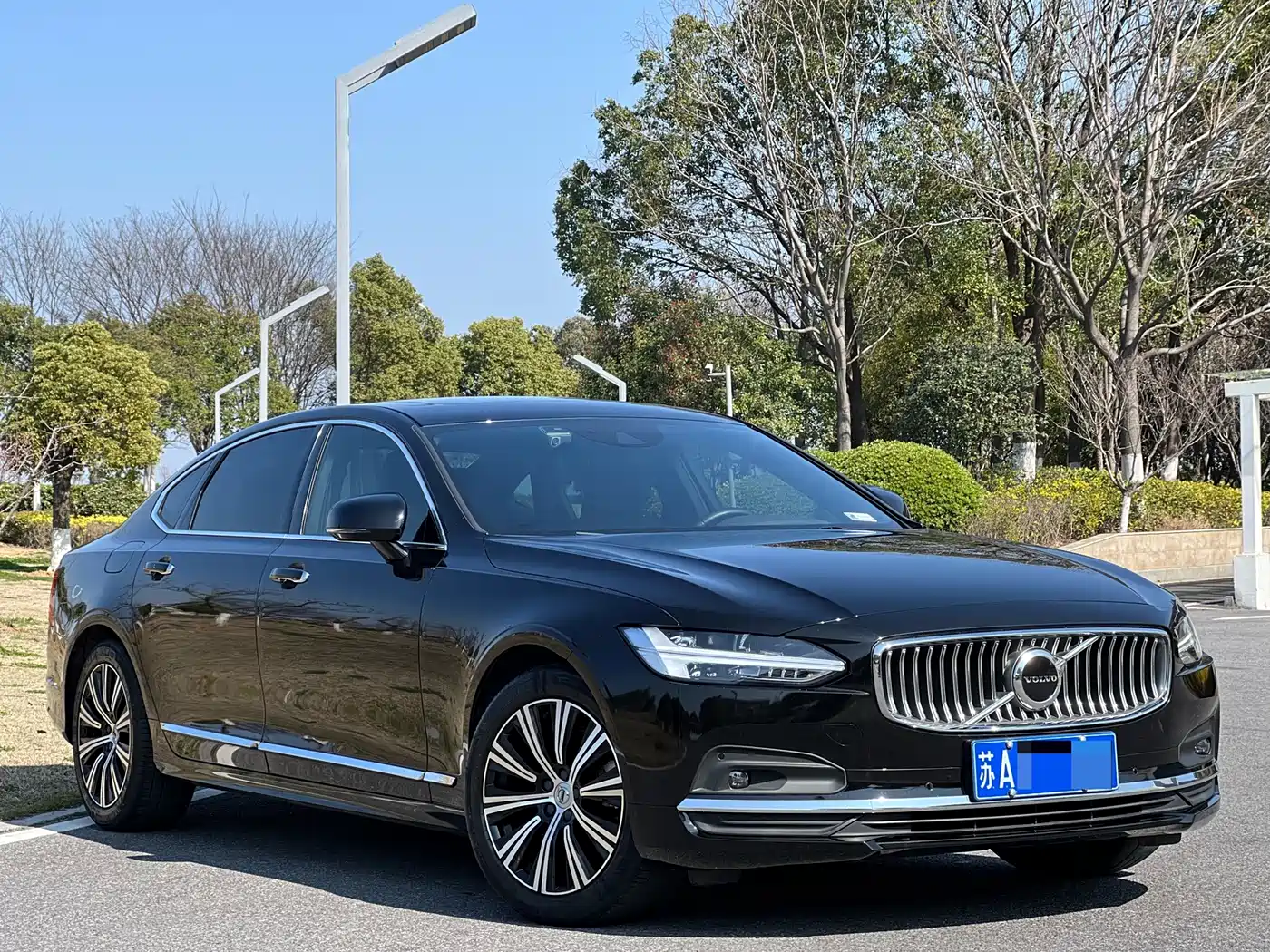 VOLVO S90