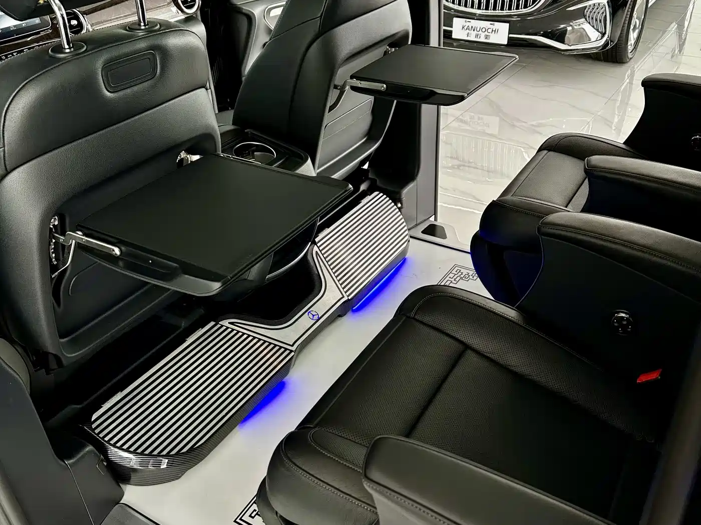 Mercedes-Benz V-Class 2017 Model V 260 L Premium Extended Edition фото 11