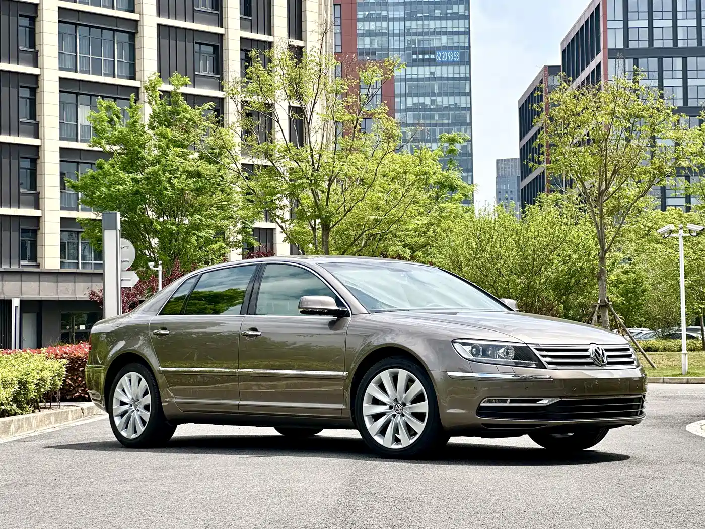 Volkswagen Phaeton 2012 3.6L Premium Custom фото 3