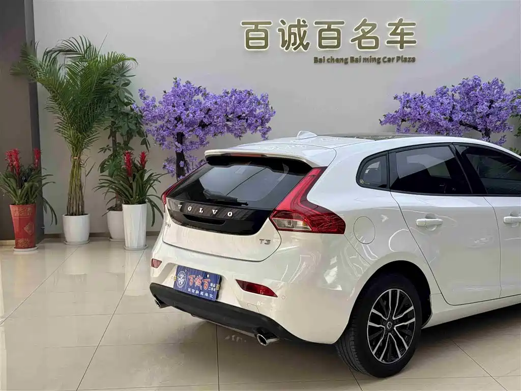 Фото 6 - Volvo V40