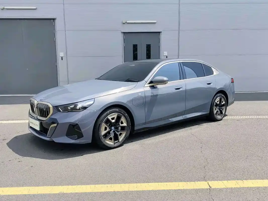 2026 BMW i5