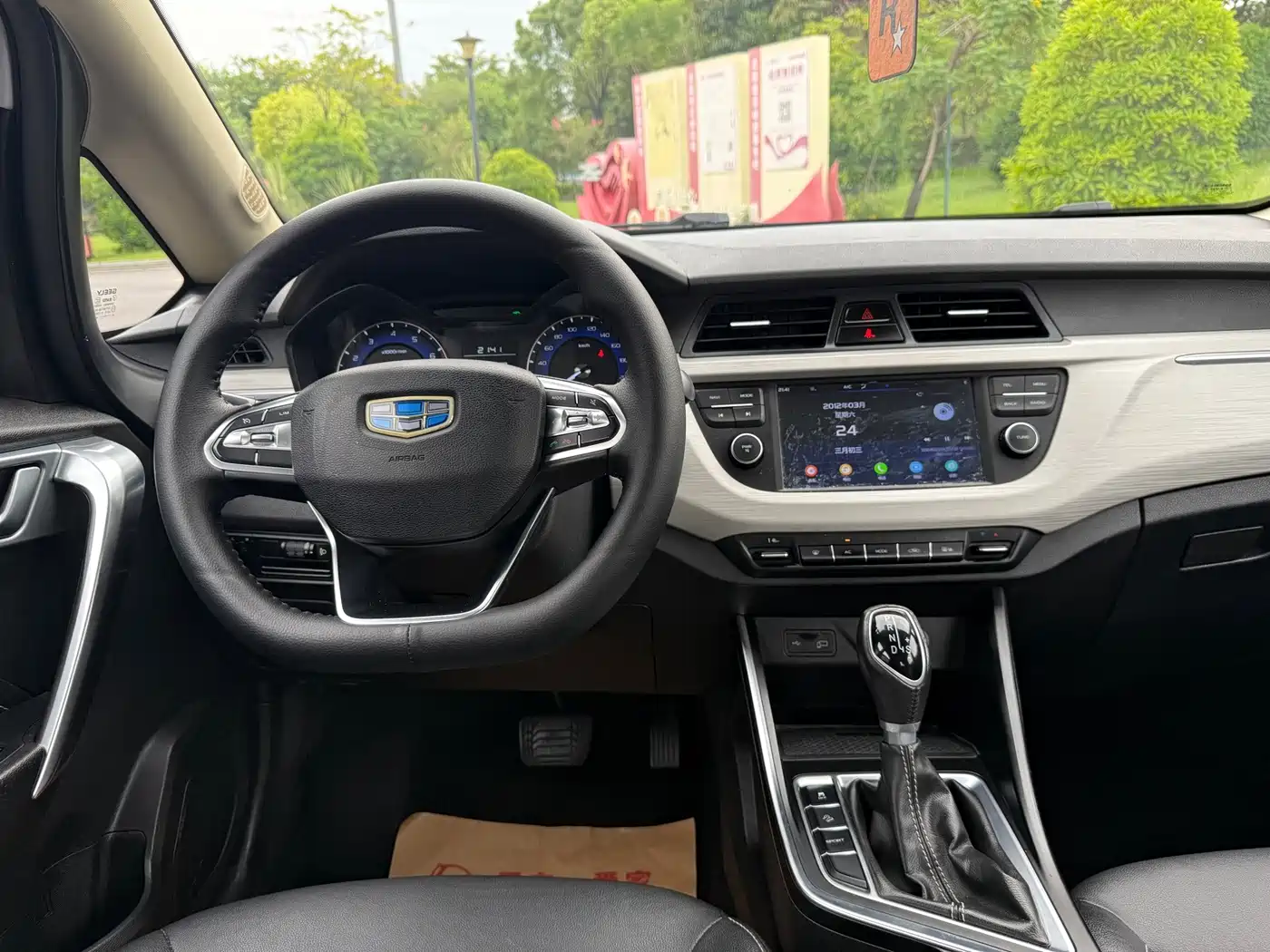 Фото 10 - Geely Vision X3
