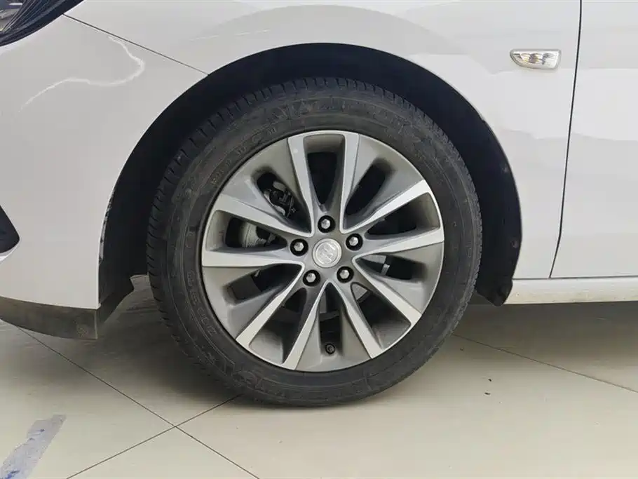 BUICK GL6